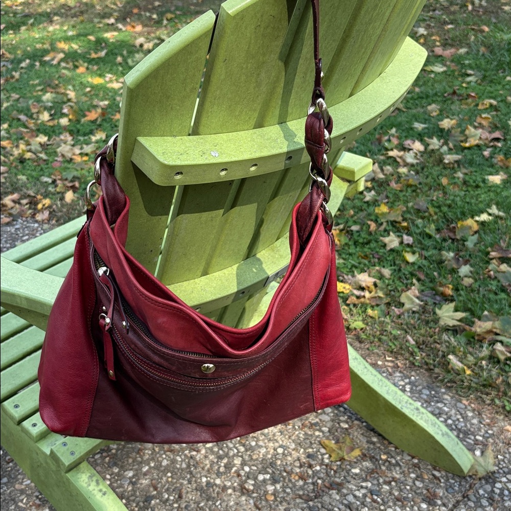 Tre Vero Two-Tone Burgundy Shoulder Bag